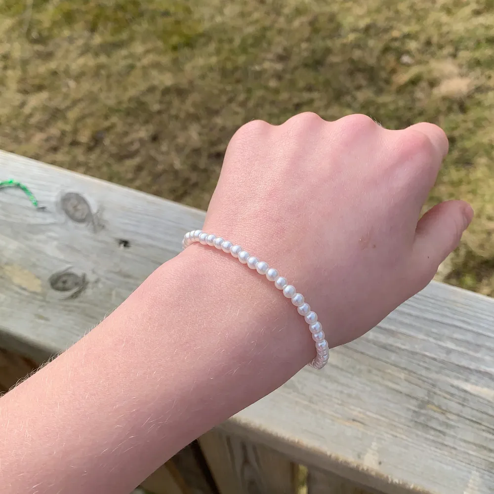 Säljer detta jätte fina armband då det jag har två av det💕 det är väldigt stetchig och hållbart✨. Accessoarer.