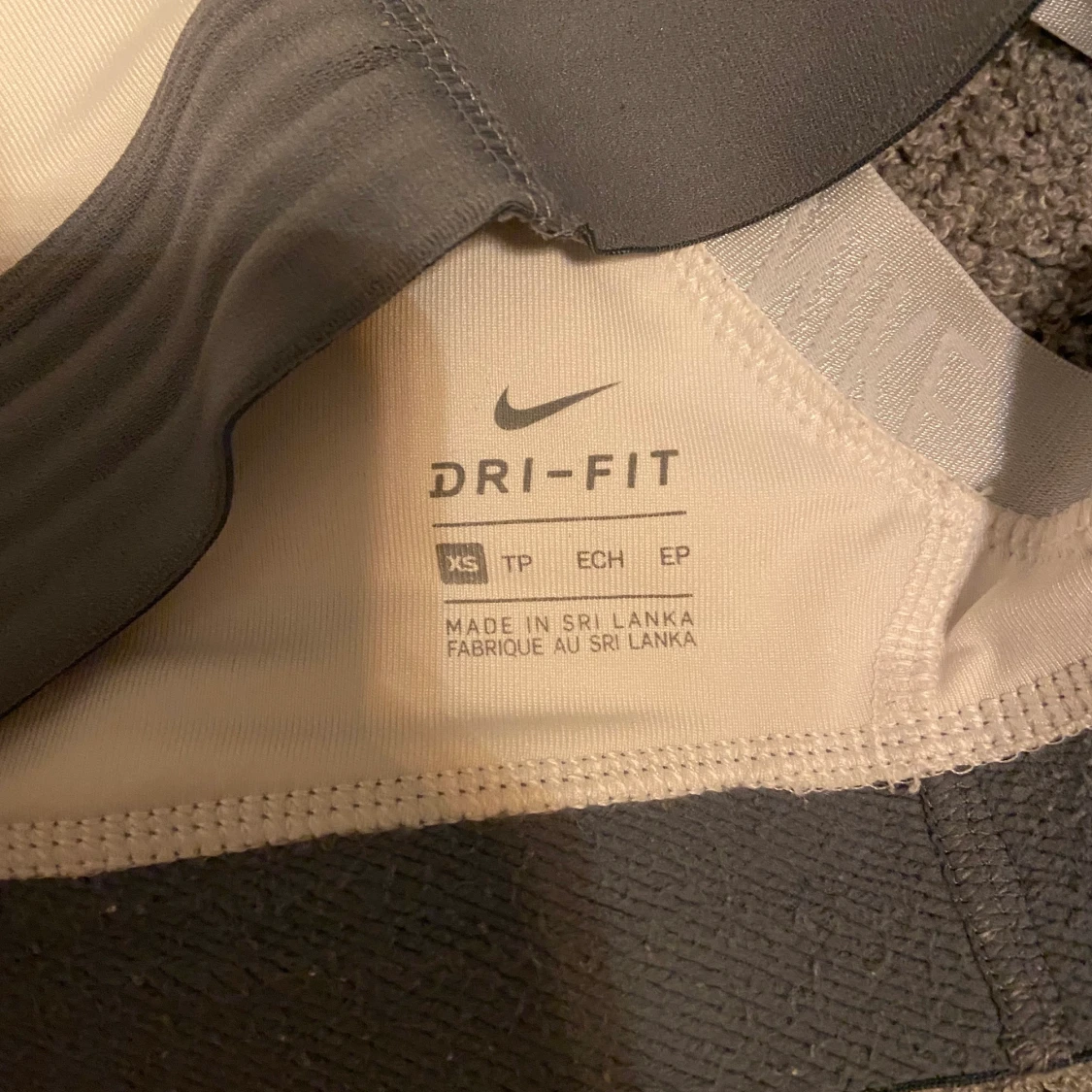 Nike träningstop, strl xs - 91