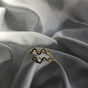 Ring - Säljer en fin aquarius/Vattumannens ring 💖 justerbar och köparen står för frakten