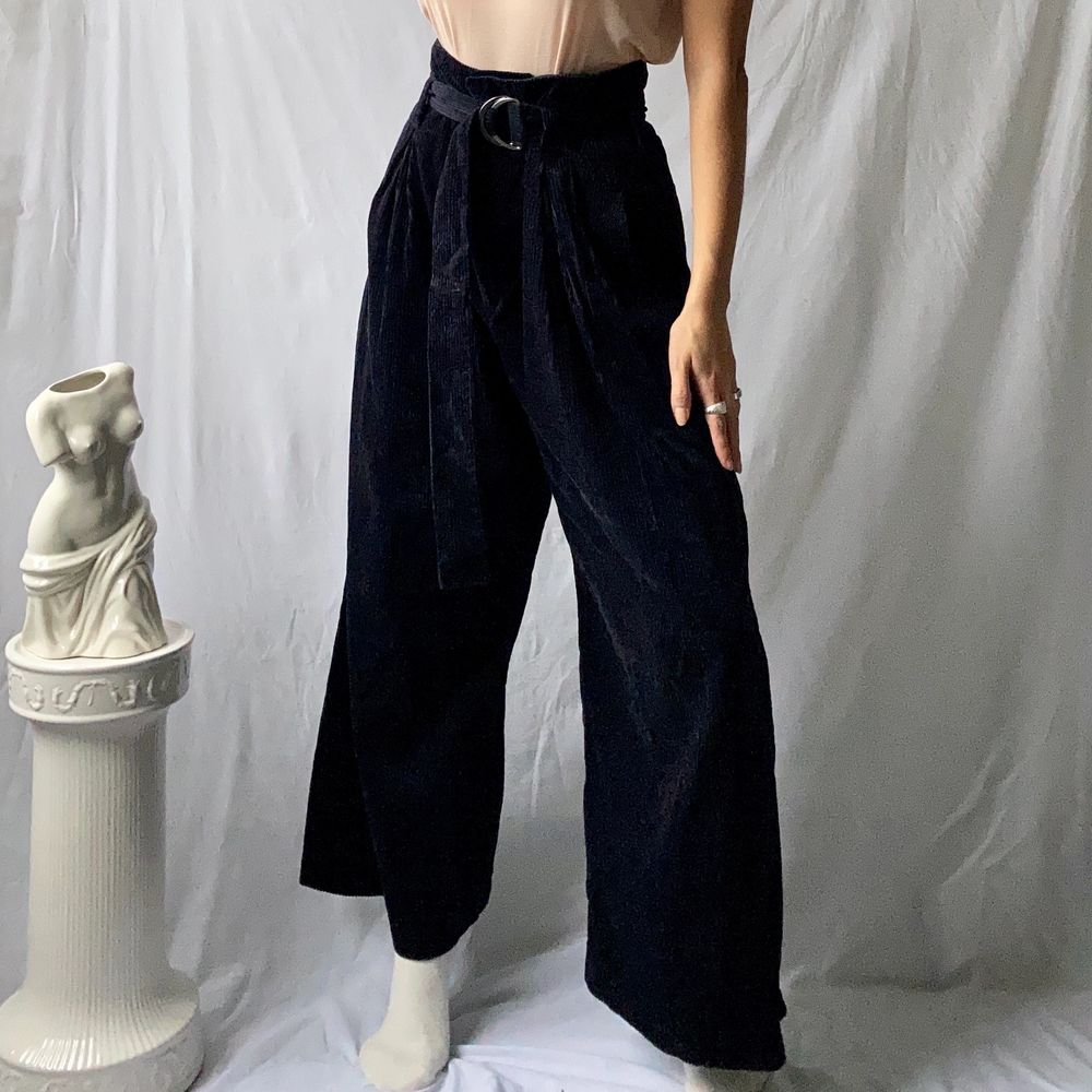 🌊 STYLISH WIDE DARK NAVY CORDUROY PANTS, HIGHWAISTED WITH LONG BELT AND SILVER CIRCLE HOOP • SIZE - XS/ EU 34 / US 4 • BRAND - & Other Stories • MATERIAL - Corduroy / Manchester MY MEASUREMENTS • Height 161cm / 5'3