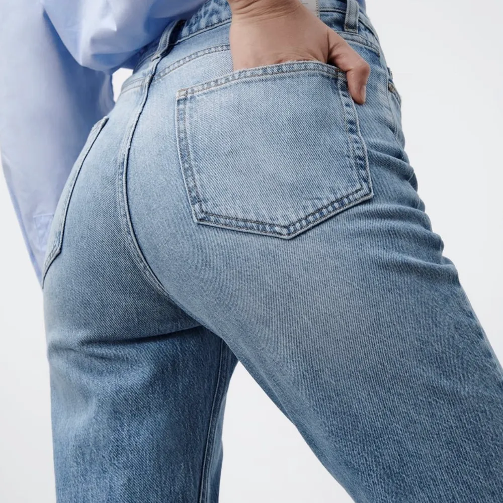  Säljer dessa snygga jeans från Zara på grund av att det är för stora. Endast använda 1 gång . Jeans & Byxor.