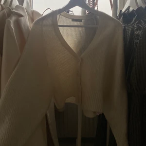 Vit söt kofta med knappar - Strl S-M