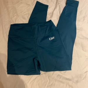 ICANIWILL tights  - ✨ICANIWILL tights✨. Använda några gånger & är i gott skick, inga håll. St Medium. Pris 350kr + Frakt 45kr 