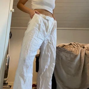 Vita linnebyxor  - Superfina vita linnebyxor som tyvärr blivit förstora