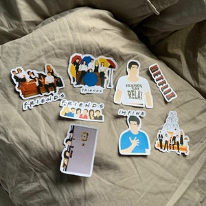 Stickers - Egen gjorda stickers/klistermärke 🌸 FRIENDS tema👫🏼alla för 30kr eller en för 10kr🌸13kr i frakt