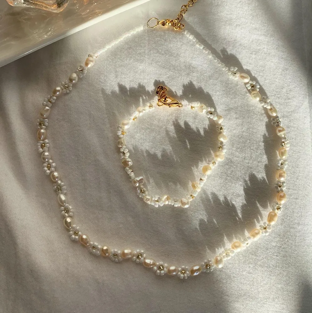 Säljer fler smycken på Instagram: @aliceruthjewelry ☺️☺️ Gör dessa halsband på beställning för 249kr och frakten endast 12kr!❤️ kontakta för fler bilder eller frågor!🥰🥰 . Accessoarer.