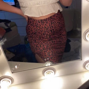 Kjol från NA-KD - Kjol från NA-KD. Stl: M