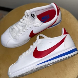 NIKE cortez - Sprillans Nike cortez sneakers som aldrig är använda. Originalpris: 900kr