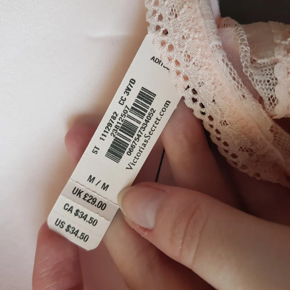 Bralettes från Victorias secret. Storlek M. Hela oanvända, alla lappar kvar . Övrigt.