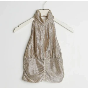 Topp från Gina  - Säljer denna topp som inte kommer till andvändning 