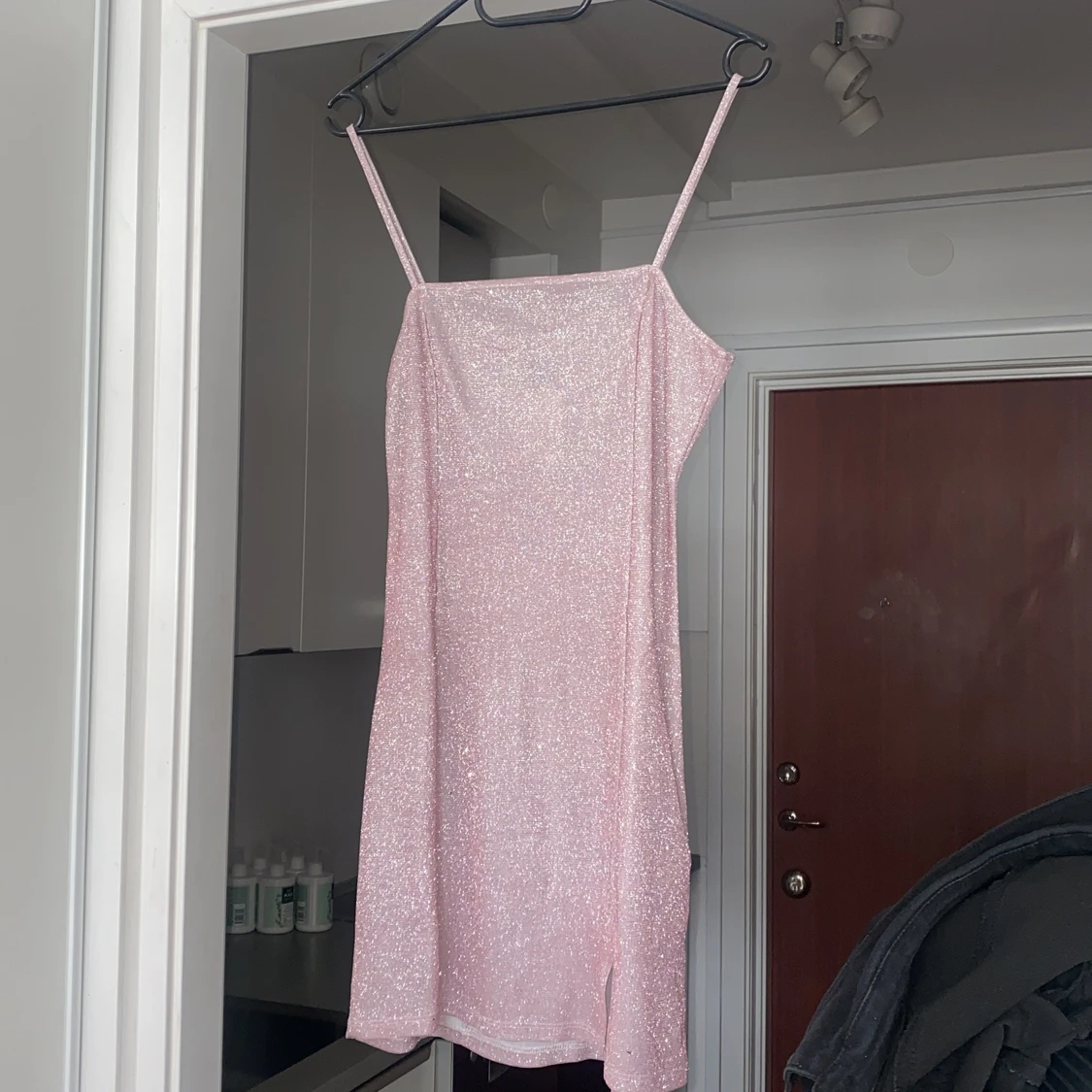 Glittrig klänning