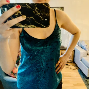 Hollister topp  - Knappt använd topp i sammet från Hollister, storlek S/XS