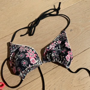 Bikini topp - Såå fin bikini topp köpt i Spaninen💕 storlek s
