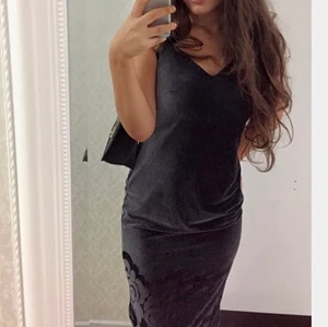 Klänning - Klänning säljes i strl 34-36 