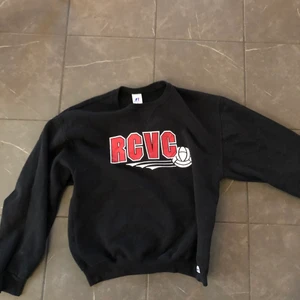 skitsnygg svart vintage swetskirt  - vintage swetskirt i st M🤍 säljer för 450 kr🤍 