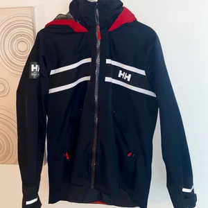 HELLY HANSEN JACKA - Storlek XL använd men i mycket bra skick 