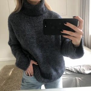 Stickadtröja  - Stickadtröja från H&M. Så mjukt material! Endast använd en gång!! Priset är inklusive frakt!