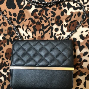 svart väska - Är i bra skick