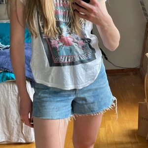 Levis Ribcage shorts  - Säljer ett par unika och coola Levis Ribcage shorts i W30!! Skriv för frågor eller fler bilder💕💕💕