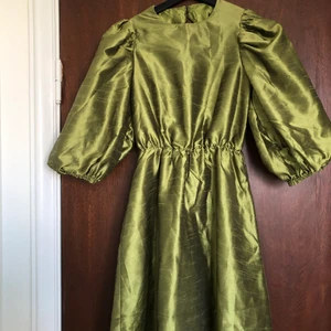 Nelly klänning XS - Fin festklänning från Nelly! Tyvärr lite för stor för mig. Kan mötas upp i Gbg eller skicka