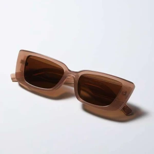 Solglasögon  - Solglasögon från Shein med akrylram! Super snygga men säljer då den inte passar just mitt ansikte. Köparen står för frakt, (skriv för fler bilder) + fodralet ingår!