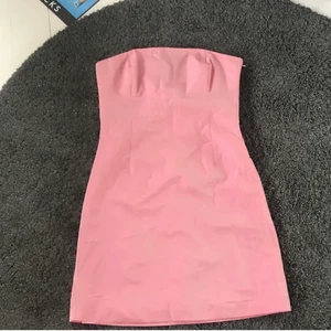 Rosa klänning - Superfin rosa klänning, som ny💕