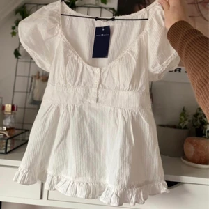 Brandy melville blair top - sötaste toppen från brandy, slutsåld på EU hemsidan🤎 endast använd en gång (lappen är alltså bortklippt nu).