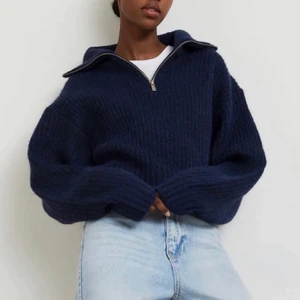 Blå zip up tröja  - Superfin och helt slutsåld zip up tröja från Gina i storlek S. Fraktar eller möts upp i Göteborg 💕💕 