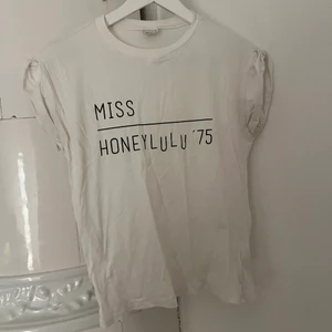 T-shirt  - Köparen står för frakten❤️