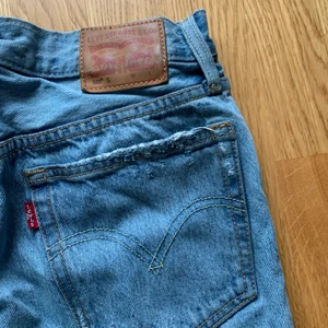 Levis 501 jeans  - Ett par Levis 501, köpta i vintage butik i Köpenhamn. W27 