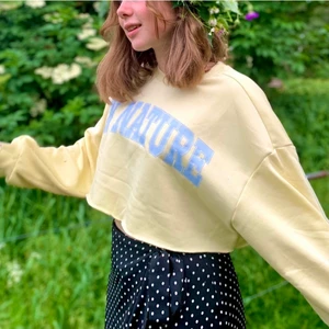 Tröja - Magskuren tröja från HM🌼 i storlek M men som en xs/s i storlekenen