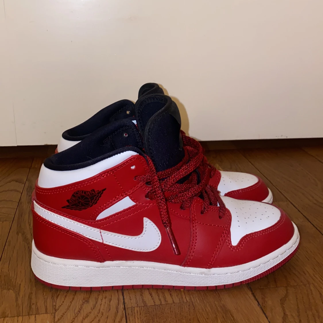 Air Jordans Mid i st. 36