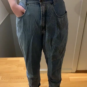 Vintage Jeans - Jeans med fint tryck, Frakt räknas ut vid intresse