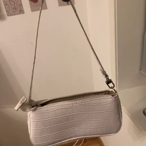 Väska - Säljer pga ingen användning, fin skick. Står inte för frakten. Kom privat för mer bilder o diskutera pris!!