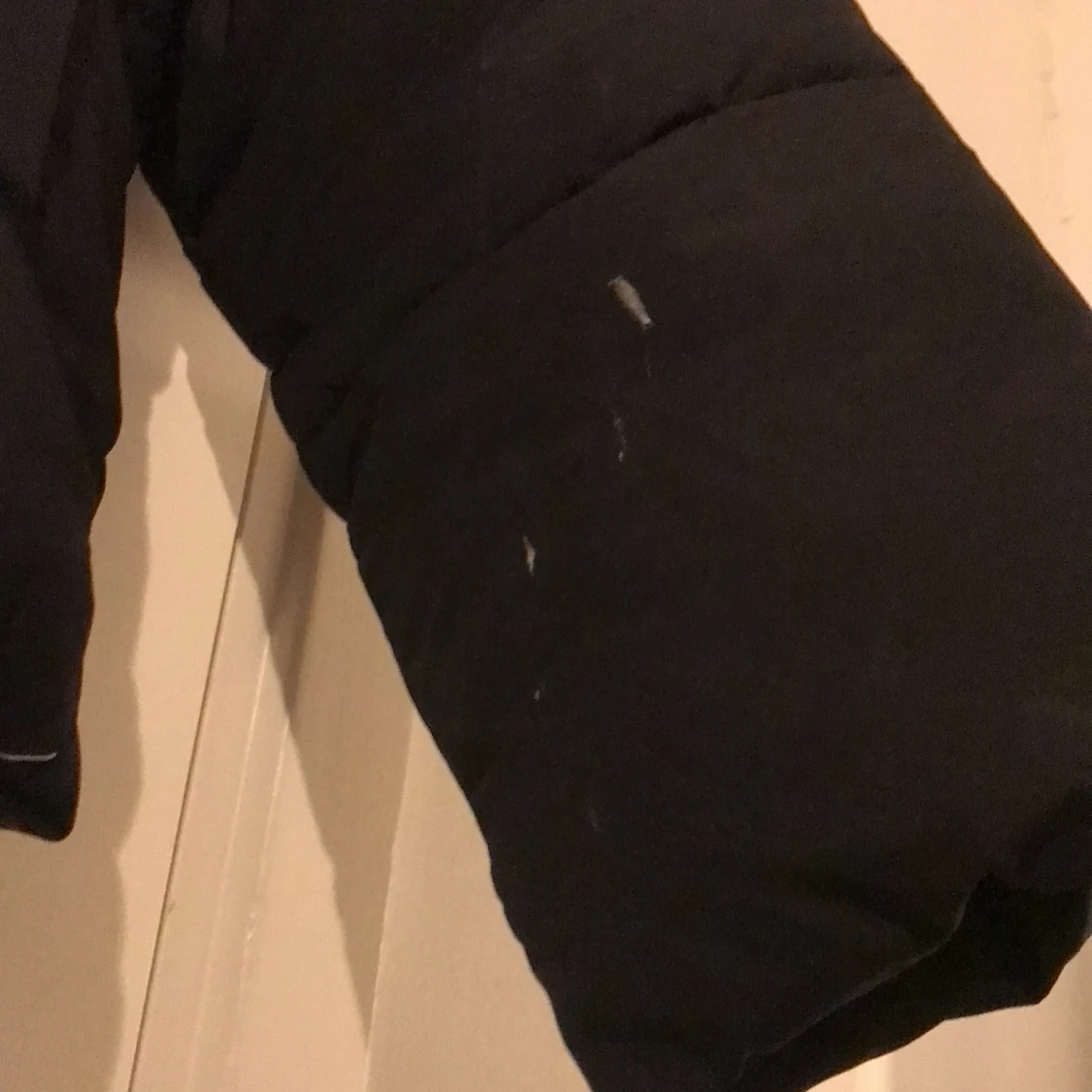 svart pufferjacket - 90