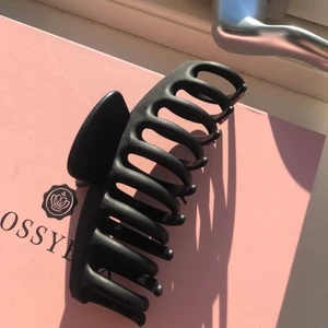 Hårklämmor  - Nypris 80:- mitt pris 30kr + frakt. Står inte för frakten 🖤🖤