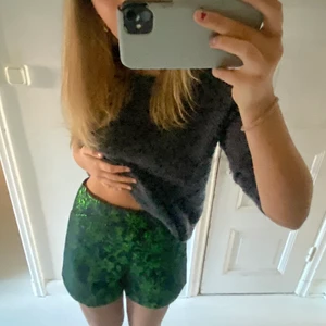 Shorts - Gröna short, storlek 38