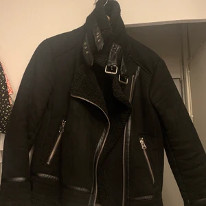 Zarajacka - Jacka från zara. Köpt begagnad, använd av mig ca 3 gånger. Storlek S