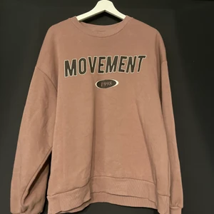 Sweatshirt från Gina tricot - En mjuk o varm sweatshirt från Gina tricot   |    orginal pris : 249kr Nypris : 150kr  ||    Läs bion för fler frågor eller skriv i kommentarerna :)