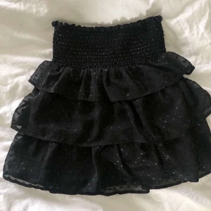 Kjol - Volangkjol i storlek xs