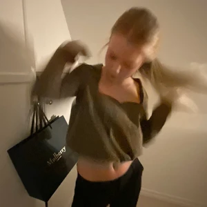 Zara topp! - Säljer denna sjukt snygga topp från zara som är köpt på sellpy!♥️♥️♥️ den är i storlek M passar även s och jag har själv aldrig använt den! Jättebra skick och inga defekter alls! Skriv till mig om ni vill ha tydligare bilder💓buda i kommentarerna inte privat till mig!
