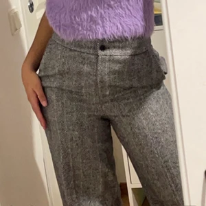 Byxor  - Fina byxor från NA-KD som jag har stytt in i midjan lite. Dem passar mig perfekt som är storlek 36. Pris går ej att diskutera, köpare står för frakten 💕