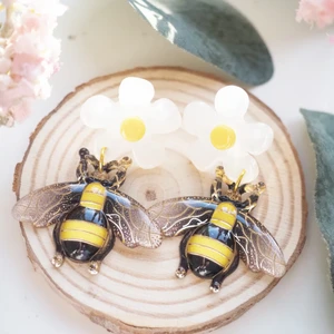 Little bee with white flower earrings 🐝 - Earrings made from acrylic- light weight- colorful 