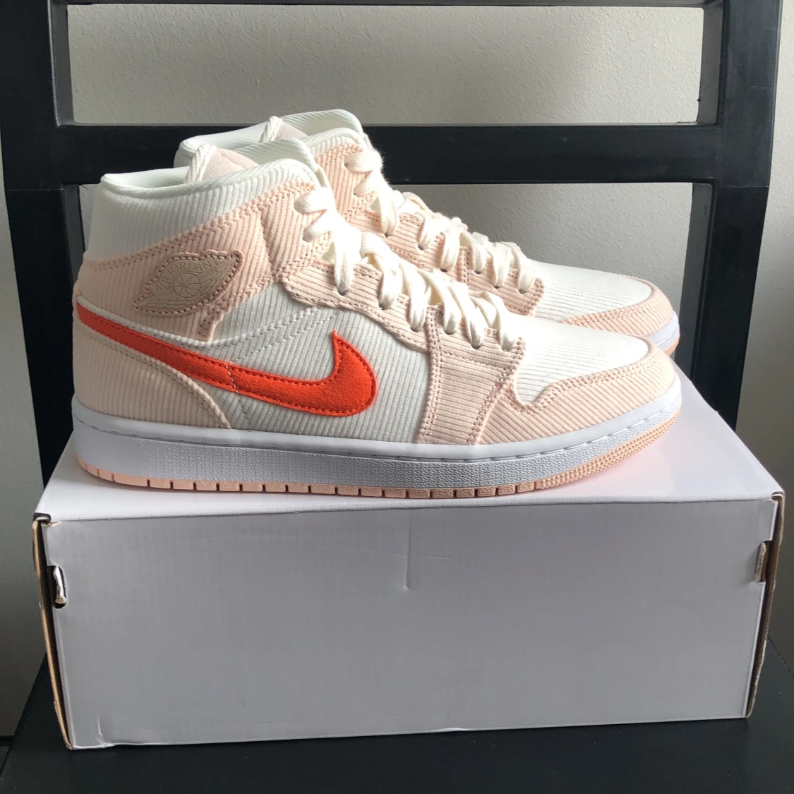 Jordan 1 mid corduroy sail 