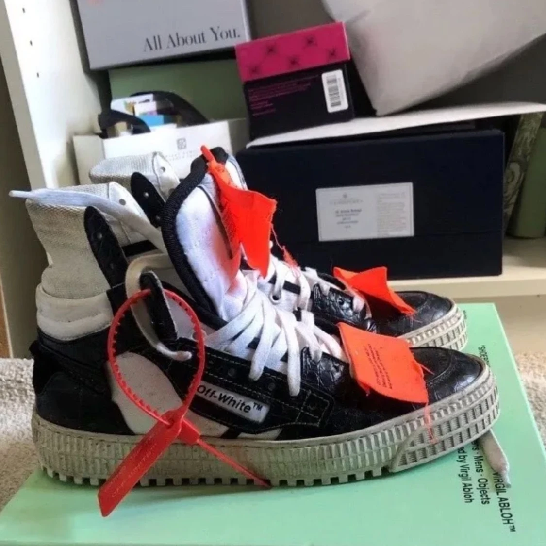 OFF-WHITE sneakers storlek 37