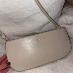 NAKD - nakd väska i beige! Så fin, i bra skick!!🥰