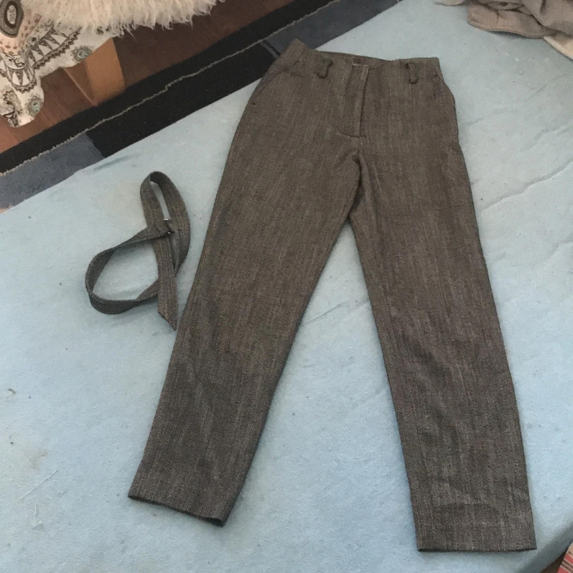 Randiga vita och gråta byxor  - 90