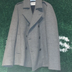 Dondup rock  - Snygg och välanvänd dondup rock, snygg rygg detalj och en snygg grå färg