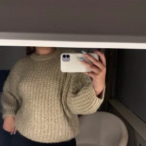 Stickad tröja  - Snygg stickad tröja från Bikbok, aldrig använd! Köpt för 349kr. Sitter oversized.