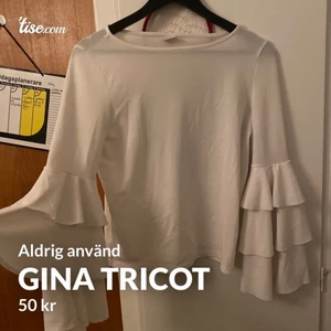 Vit tröja  - En fin vit tröja aldrig använd  men är lite genomskinlig om man är har mörk färgat bh 